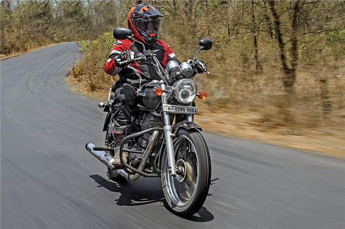 Choosing between a Royal Enfield Thunderbird and UM Renegade Commando