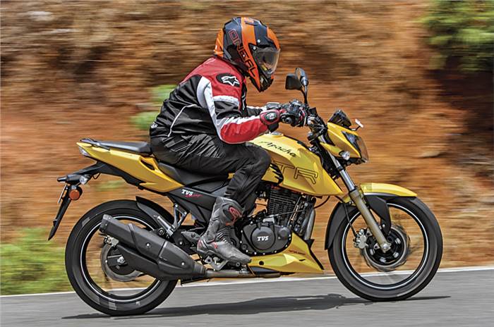 Choosing between the Pulsar 200NS, Apache RTR 200 4V and FZ25