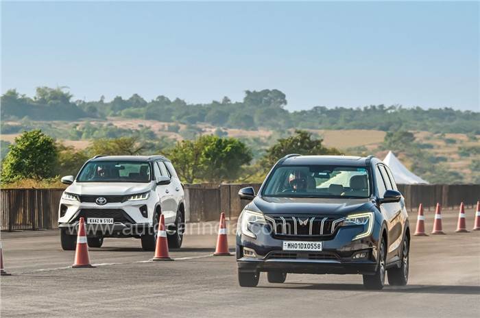 Toyota Fortuner Legender vs Mahindra XUV700