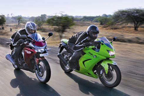 Honda CBR250R vs  Kawasaki Ninja250R