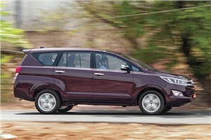 Toyota Innova Crysta 2 8l Gx At 8 Seater Price Images