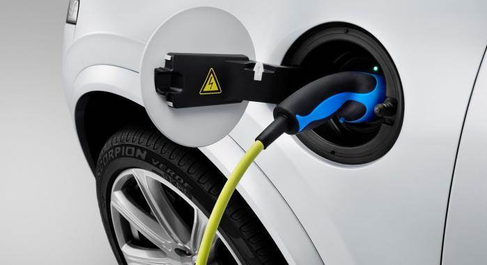 150841-the-all-new-volvo-xc90-charging