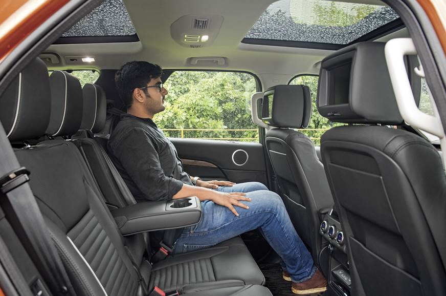 2017 Land Rover Discovery Vs Audi Q7 Comparison Autocar