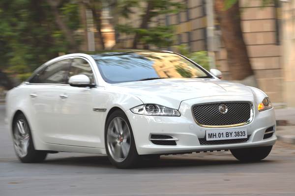 driving comparison between a 2015 jag xf and xj