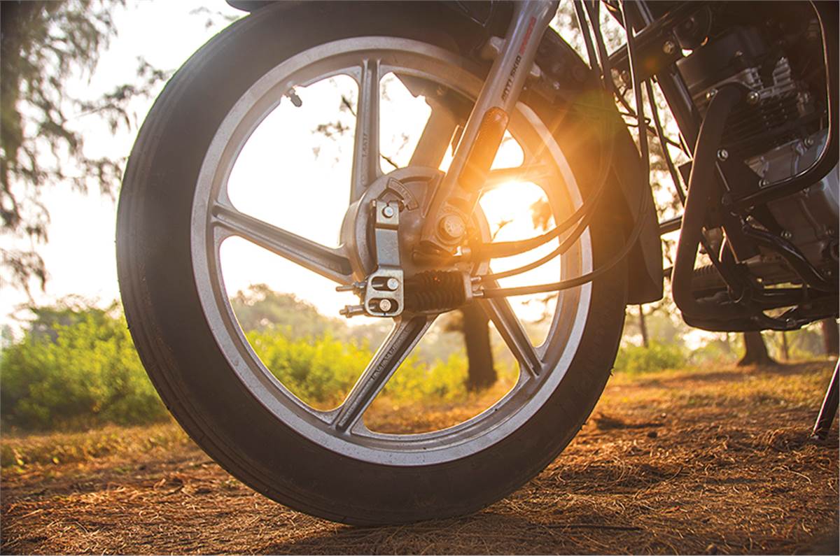 As Low As It Gets Tvs Xl 100 And Bajaj Ct100 Feature Feature Autocar India As Low As It Gets Tvs Xl 100 And Bajaj Ct100 Feature Feature Autocar India