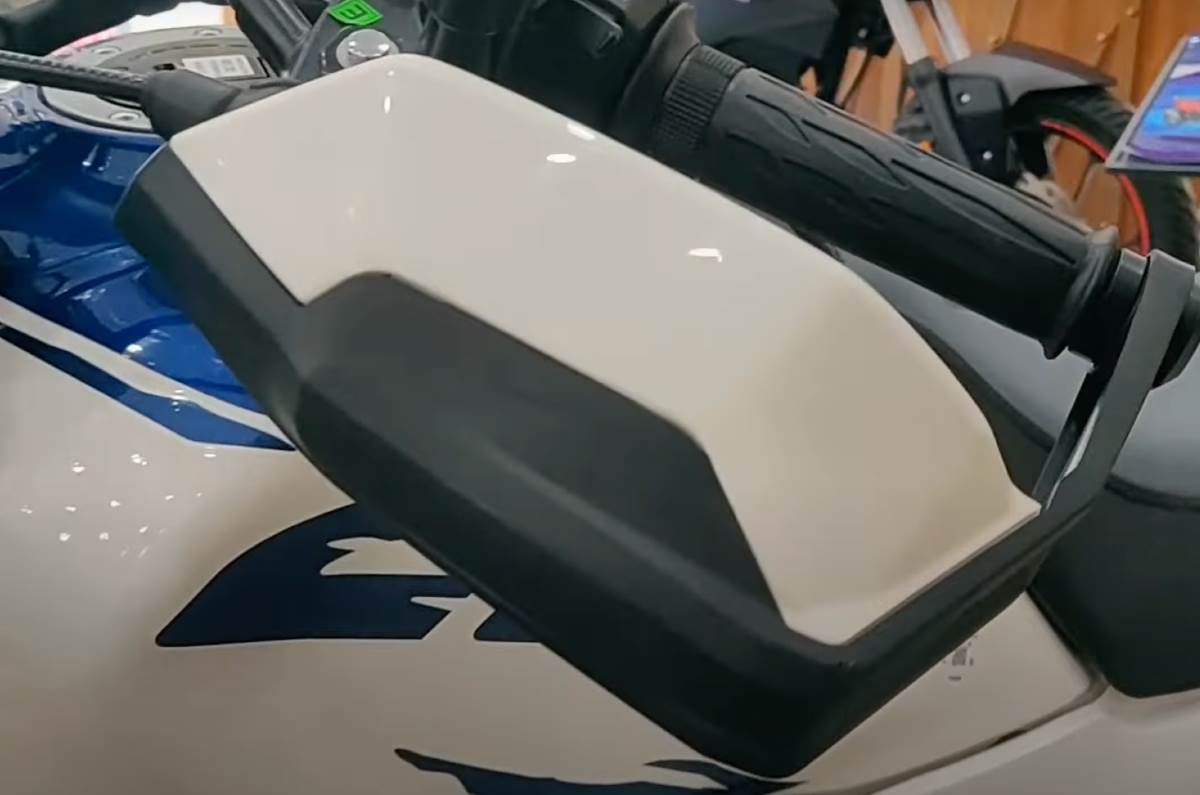 xpulse 200 windshield