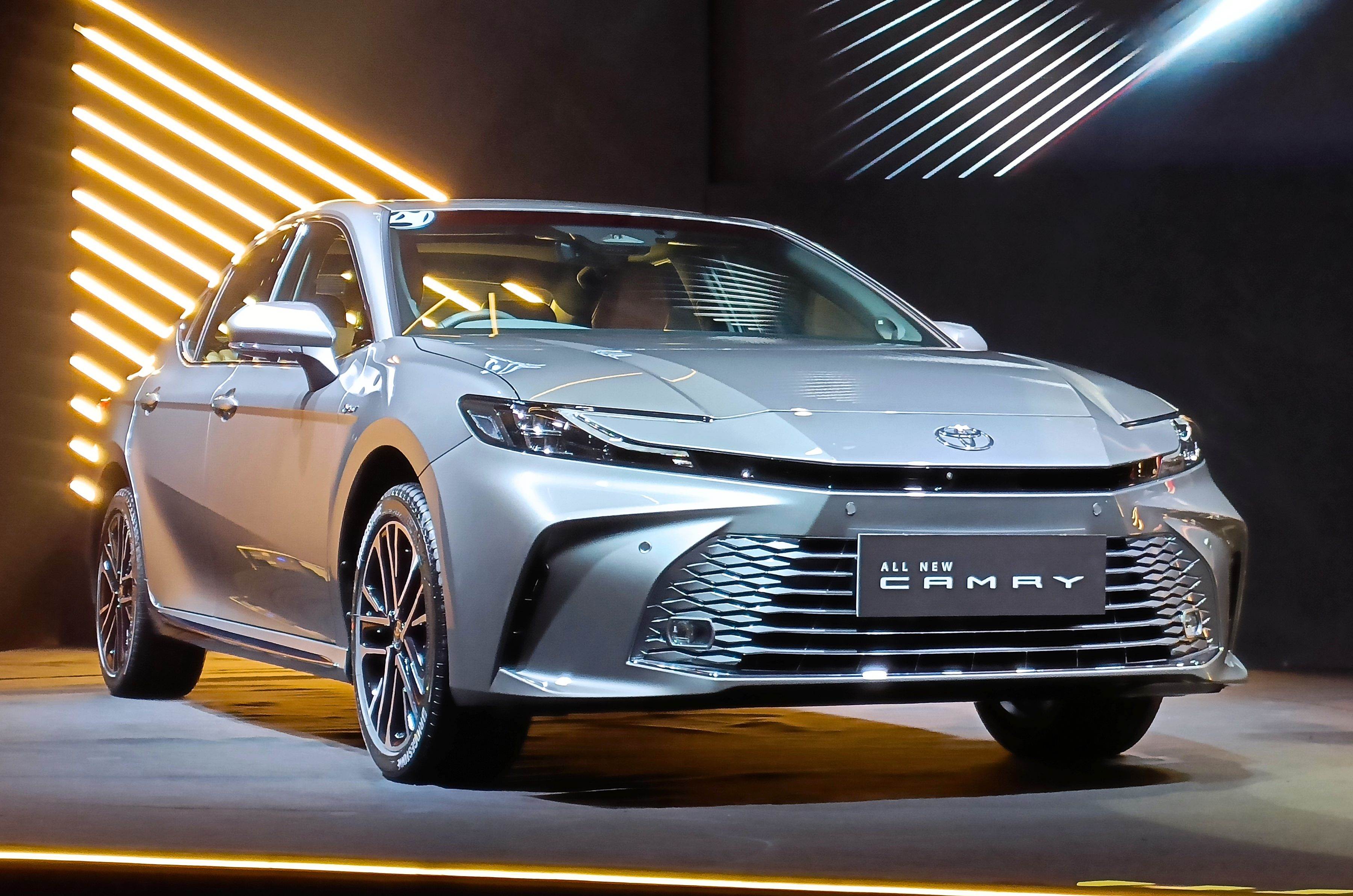 Toyota Camry India price, new model launched, features, engine, hybrid |  Autocar India