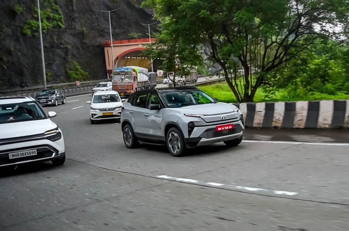Tata Harrier EV Mumbai-Pune expressway ghat section Tata Harrier EV Mumbai-Pune expressway ghat section
