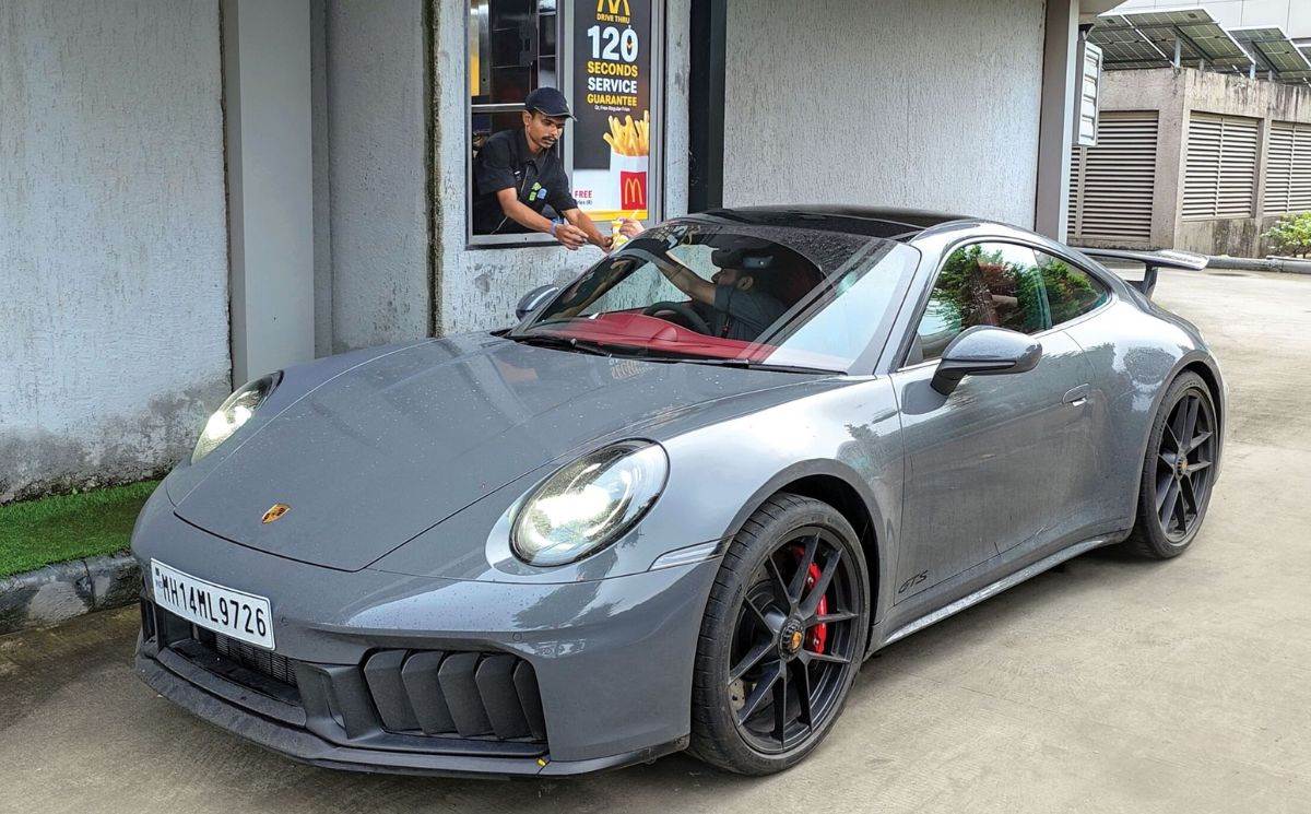 porsche-911-carrera-4-gts-front-quarter-static porsche-911-carrera-4-gts-front-quarter-static