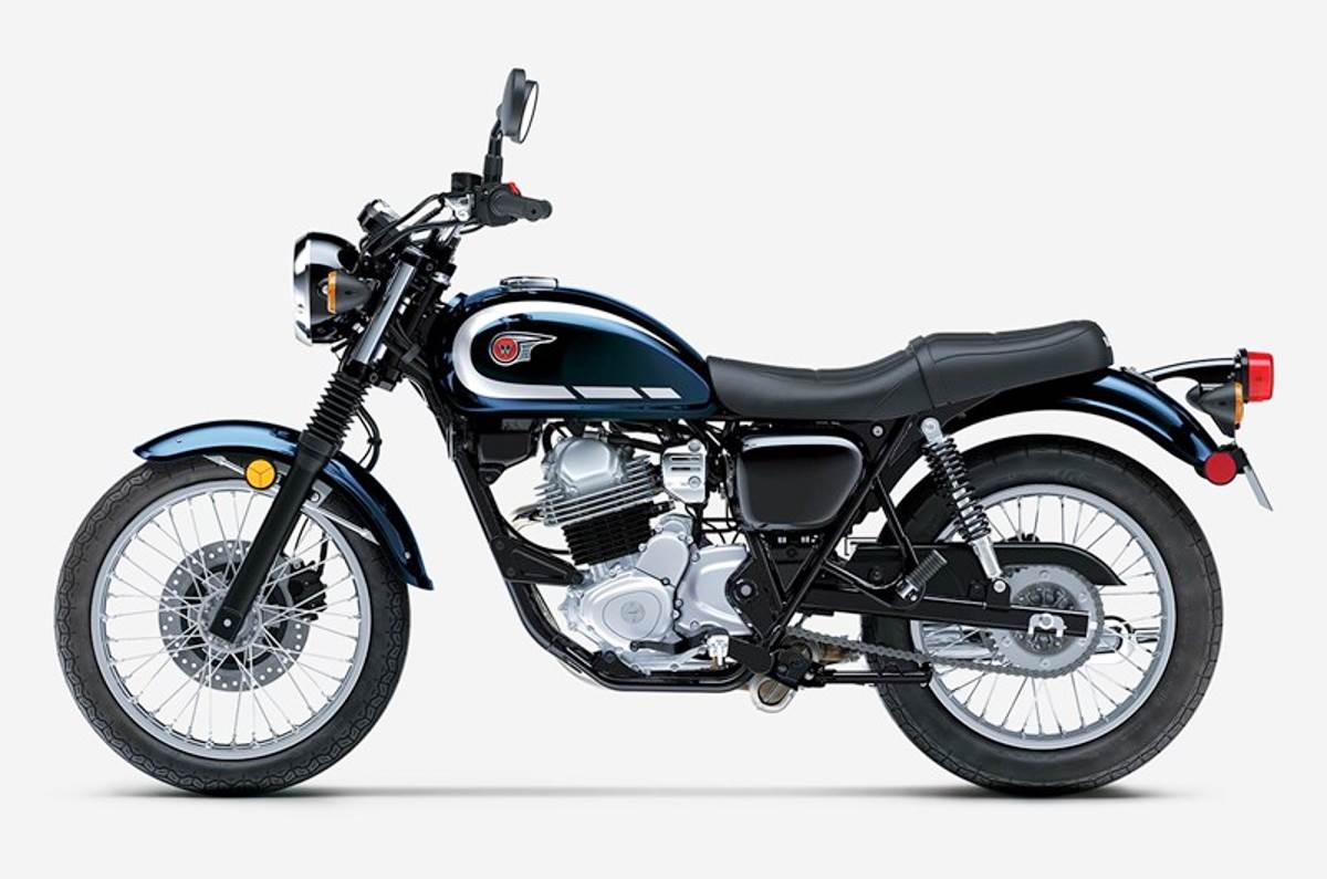 The W230 has a lot of styling elements that bear resemblance to the larger W800.