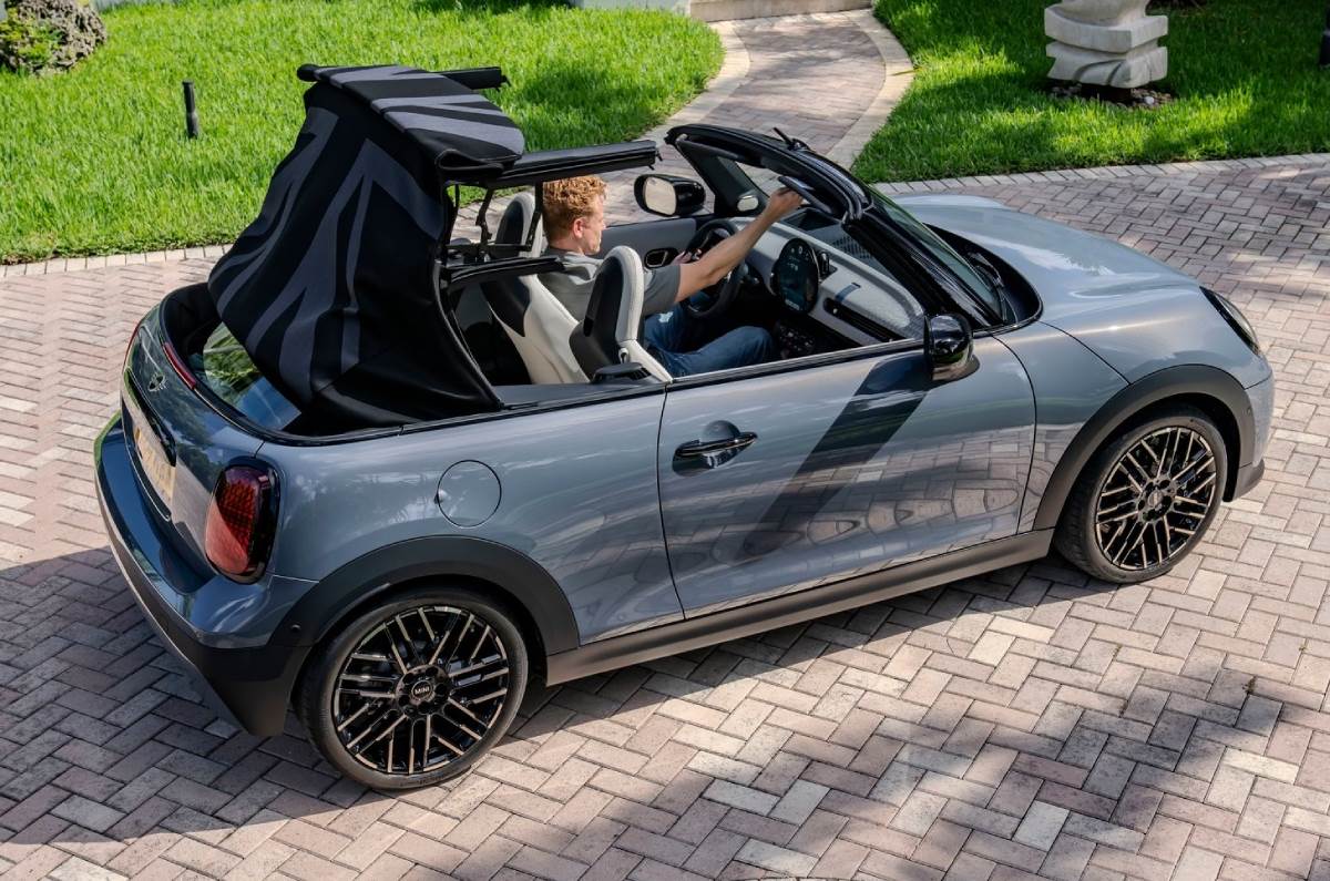 2025 Mini Convertible Cooper S rear right-side roof coming down 2025 Mini Convertible Cooper S rear right-side roof coming down