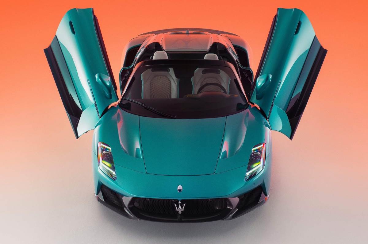 Maserati MCPura Cielo front top down Maserati MCPura Cielo front top down