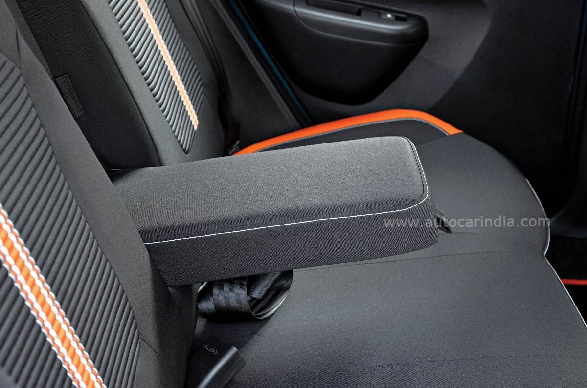 ImageResizer.ashx?n=https%3a%2f%2fcdni.autocarindia.com%2fReviews%2fKwid armrest