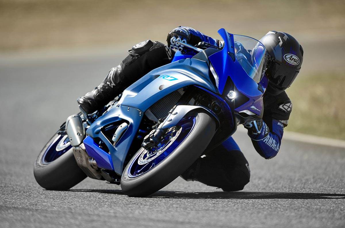 Yamaha takes the wraps off the new YZF-R7 - Autocar India