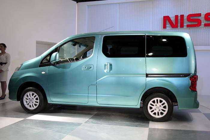 Nissan unveils Evalia MPV
