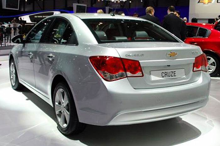 Updated Chevrolet Cruze coming this June