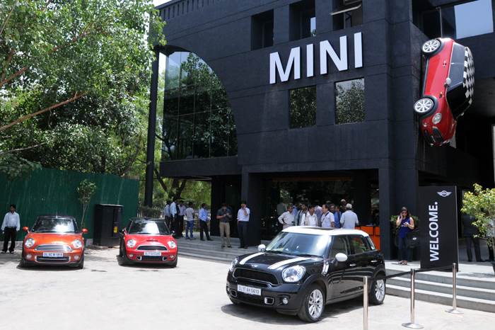 Mini drives into New Delhi