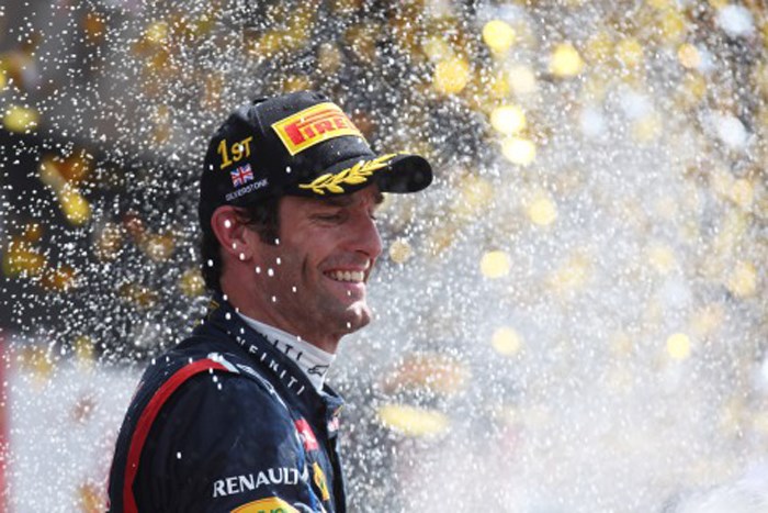 Webber re-signs with Red Bull