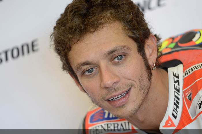 Rossi returns to Yamaha for 2013