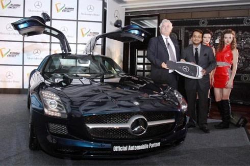 Mercedes inaugurates F1 campaign