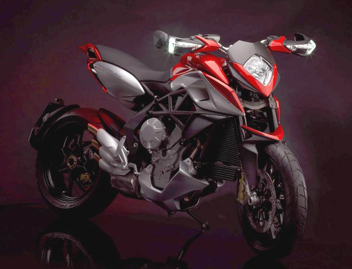 MV Agusta scores with Rivale 800  