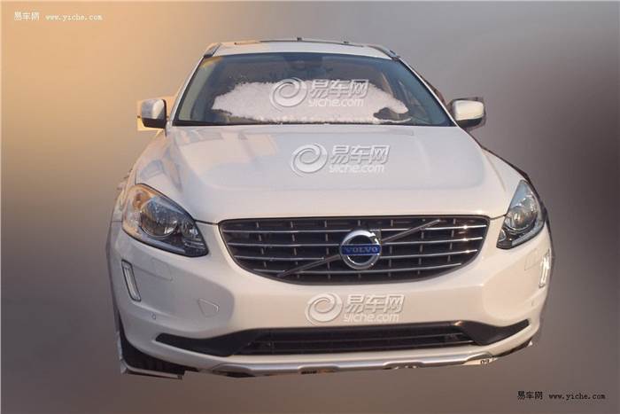 Volvo XC60 facelift spied