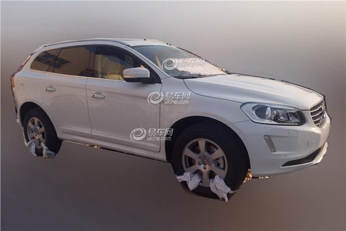 Volvo XC60 facelift spied