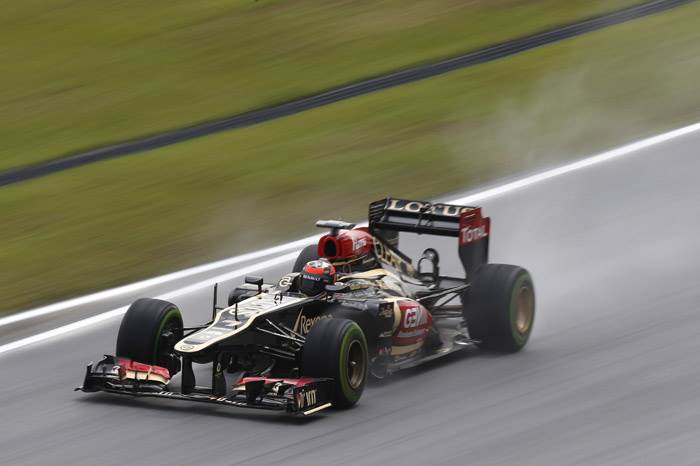 Raikkonen quickest in rain-hit second practice