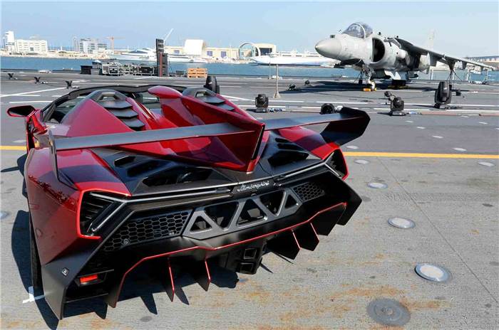 Lamborghini Veneno Roadster debuts at Abu Dhabi