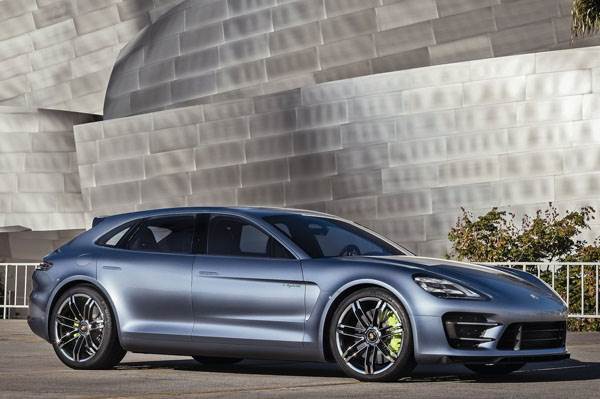 Porsche planning a high-end BMW 5-series rival