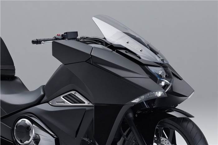 Honda NM4 Vultus unveiled at Osaka Motorcycle Show
