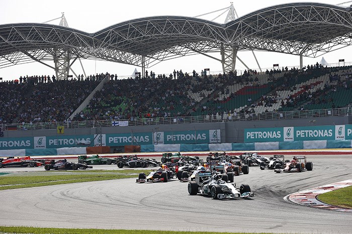 Malaysian GP: Lewis Hamilton takes dominant victory