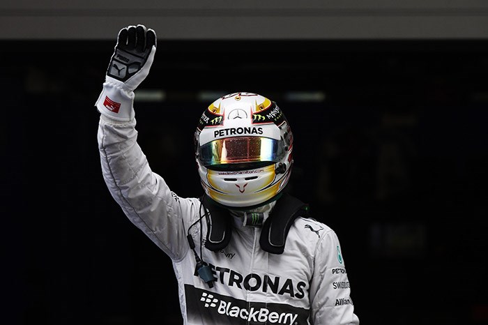 Chinese GP: Hamilton takes pole at damp Shanghai