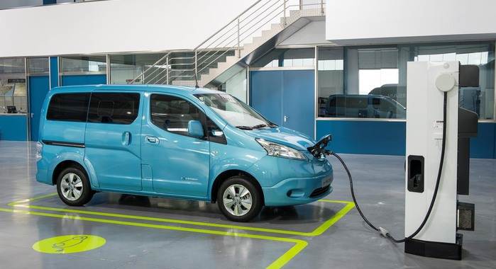 Nissan unveils electric Evalia