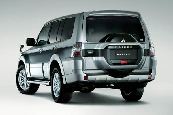 2015 Mitsubishi Pajero facelift launched in Japan
