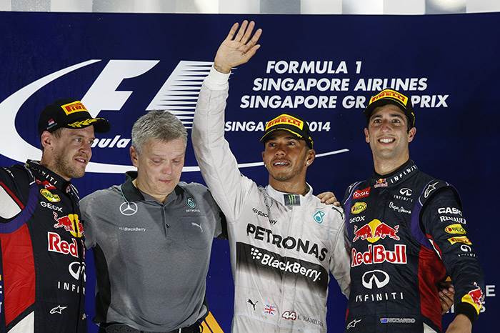 Hamilton takes lead with superb Singapore win