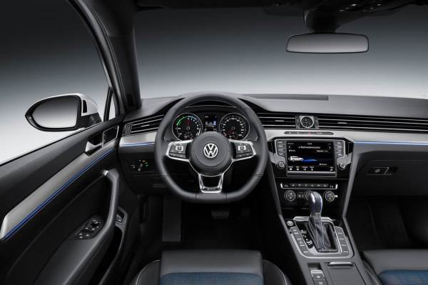 Volkswagen Passat GTE revealed