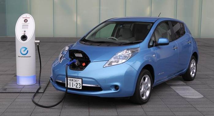 Nissan to use EV batteries to power its dealerships