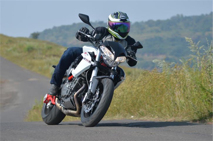 Benelli TNT 899 review, test ride