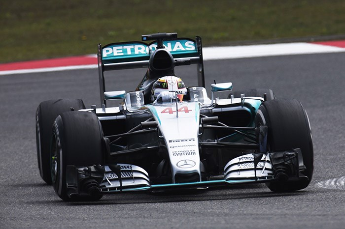 Chinese GP: Hamilton leads Raikkonen in second practice