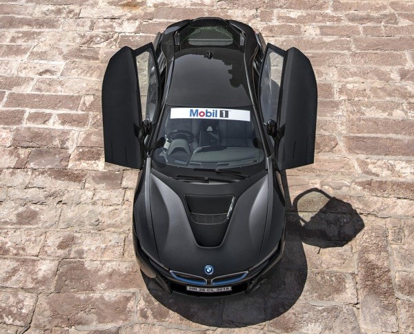 Mobil 1 Great car great road: BMW i8