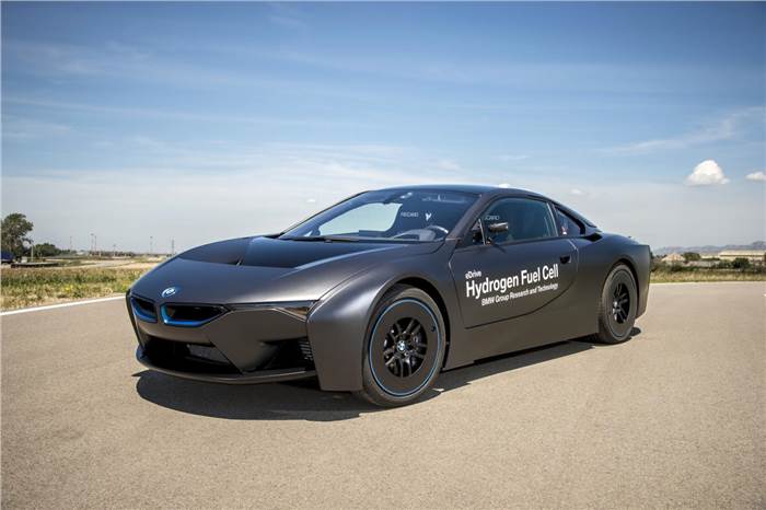BMW unveils hydrogen version of i8