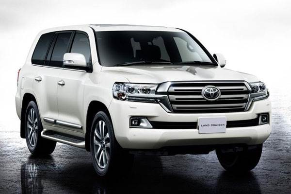Toyota Land Cruiser 200 facelift revealed