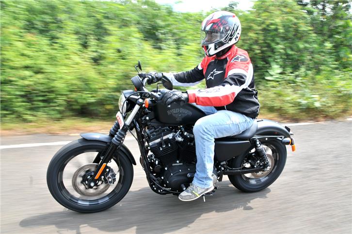 2016 Harley-Davidson Dark Custom review, test ride