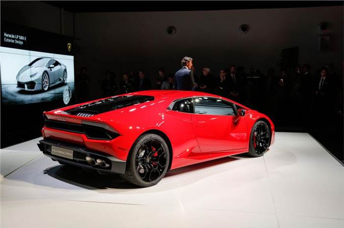Rear-wheel-drive Lamborghini Hurac&#225;n LP580-2 revealed