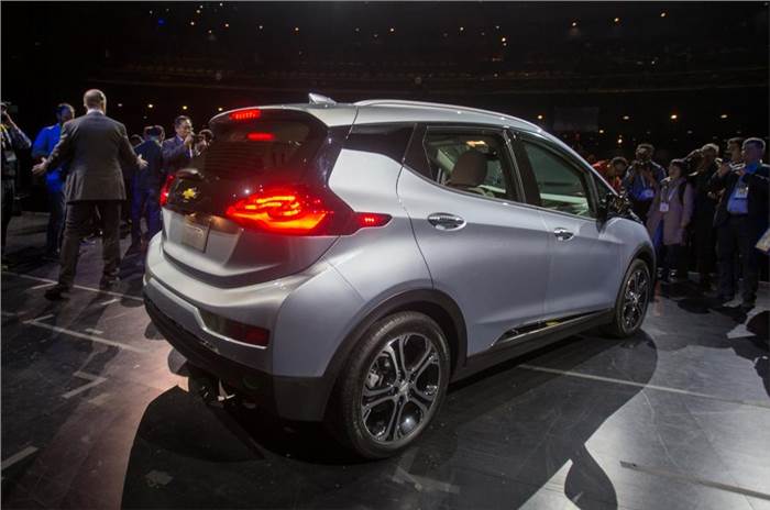 Production Chevrolet Bolt unveiled at CES 2016
