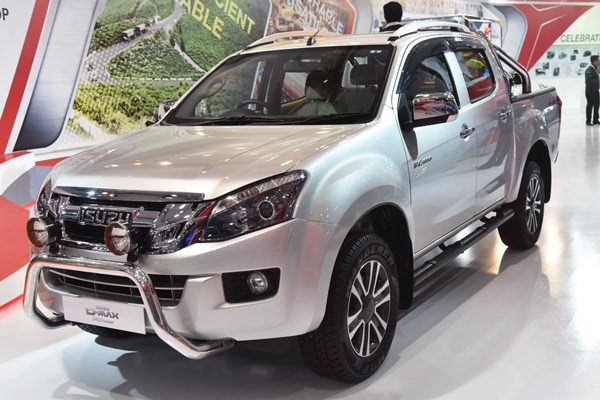 Next-generation Isuzu D-Max V-Cross double-cab displayed at the Auto Expo