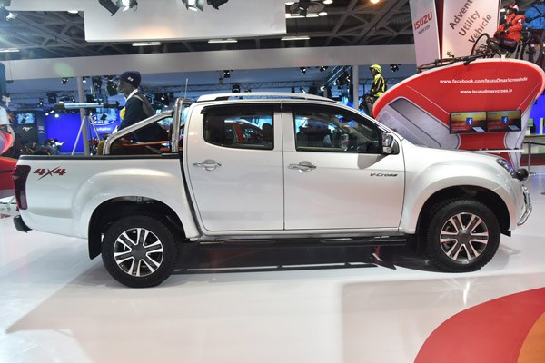 Next-generation Isuzu D-Max V-Cross double-cab displayed at the Auto Expo