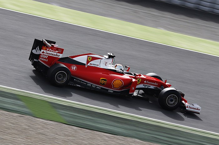 F1 2016: Vettel leads first morning of testing