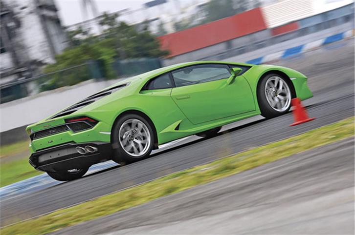 Lamborghini Hurac&#225;n LP580-2 track drive